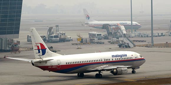 Deux avions de Malaysia Airlines stationnent sur le tarmac de l’aéroport de Kuala Lumpur. (photo d'illustration) Deux avions de Malaysia Airlines stationnent sur le tarmac de l’aéroport de Kuala Lumpur. (photo d'illustration)