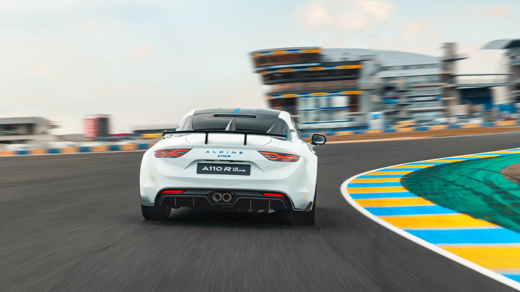 Alpine rend hommage à la course qui fête ses 100 ans en 2023. Alpine rend hommage à la course qui fête ses 100 ans en 2023.