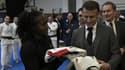 Clarisse Agbegnenou et Emmanuel Macron lors d'une visite du président de la République à l'Insep, le 23/01/2024