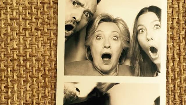 Hillary Clinton, entourée de Justin Timberlake et Jessica Biel, lors d'une séance de photomaton.