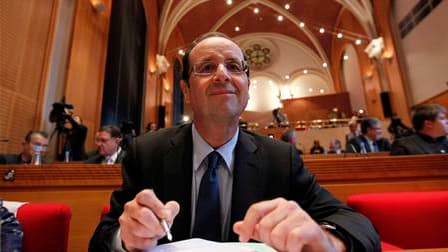 François Hollande a été réélu jeudi à la présidence du conseil général de Corrèze, ultime étape avant son entrée en lice officielle pour la primaire présidentielle du Parti socialiste. /Photo prise le 31 mars 2011/REUTERS/Régis Duvignau