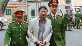 Enlevé en plein jour à Berlin, Trinh Xuan Thanh (au centre) avait été conduit au Vietnam et condamné à la prison à perpétuité.