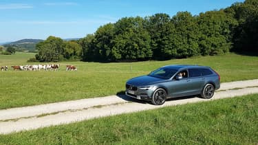 Le Volvo V90 Cross Country, un break capable de sortir des sentiers battus comme un SUV.