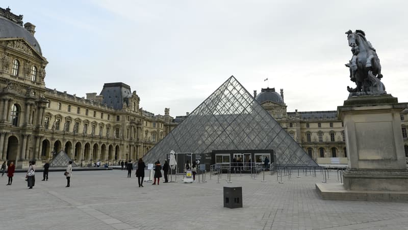 Le musée du Louvre à Paris, le dimanche 14 novembre 2015.