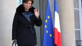 La ministre de la Cohésion sociale, Roselyne Bachelot, ne briguera pas un nouveau mandat de député lors des prochaines législatives. Elle se dit en revanche prête à participer "activement" à la campagne de Nicolas Sarkozy, qui devrait annoncer d'ici quelq