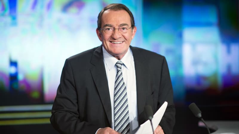 Jean-Pierre Pernaut sur le plateau du JT de "13 heures" de TF1.
