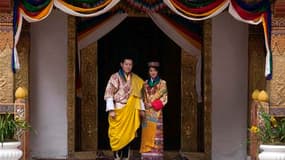 Le "roi-dragon" du Bhoutan, Jigme Khesar Namgyel Wangchuck, a épousé jeudi une roturière lors d'une cérémonie bouddhiste somptueuse tenue dans une vieille lamaserie de l'Himalaya. /Photo prise le 13 octobre 2011/REUTERS/Adrees Latif