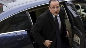 François Hollande perd six points avec 37% d'approbation, perdant le bénéfice de son embellie de février consécutive à l'intervention militaire française au Mali, selon un sondage Ifop pour Paris Match diffusé mardi. /Photo prise le 1er mars 2013/REUTERS/
