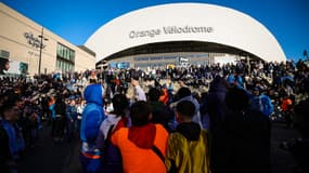 Des supporters phocéens se rendent à l'Orange Vélodrome pour assister à la rencontre de Ligue 1 entre l'OM et Lille, le 14 décembre 2024.