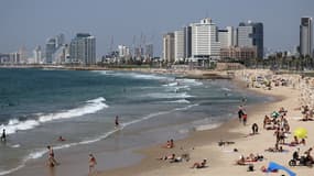 Une plage de Tel Aviv, le 6 août 2022