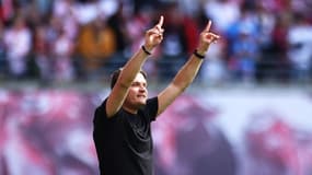 Edin Terzic, le 27 avril 2024, sur la pelouse du RB Leipzig