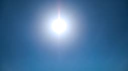 Un ciel radieux pendant la canicule photographiée depuis la commune d'Espedaillac dans le Lot le 11 août 2025.