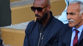 Nicolas Anelka aux côtés de l'ancien joueur de tennis Mansour Bahrami
