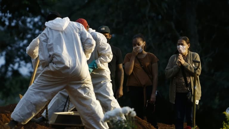 Un enterrement au cimetière Vila Formosa à Sao Paulo, au Brésil, le 17 avril 2021 (photo d'illustration)