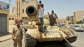 Des combattants loyaux au Gouvernement d'union national (GNA), le 5 juin 2020 à Tarhouna, ville située à 80 km au sud de la capitale libyenne Tripoli et reprise aux forces du maréchal Haftar