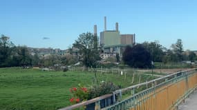 Une industrie sur la commune de Pont-de-l'Arche (Eure), en octobre 2024.