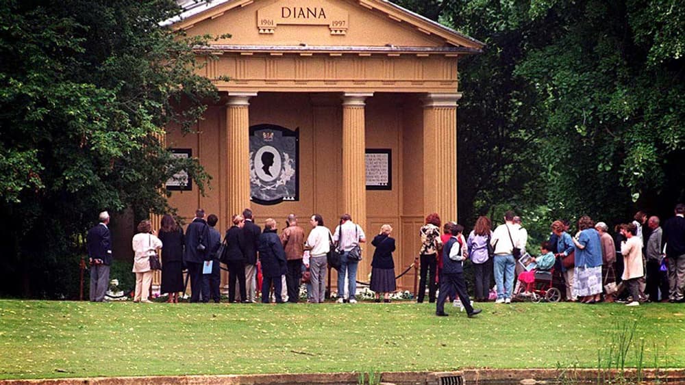 La tombe de Lady Di, dans le domaine d'Althorp, près de Northampton. La tombe de Lady Di, dans le domaine d'Althorp, près de Northampton.