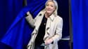 Marine Le Pen a été vivement attaquée par la présidente du Mouvement des jeunes socialistes (MJS), Laurianne Deniaud, rangeant la présidente du Front national dans la catégorie des "détails" de l'histoire de l'extrême-droite. /Photo prise le 27 mars 2011/