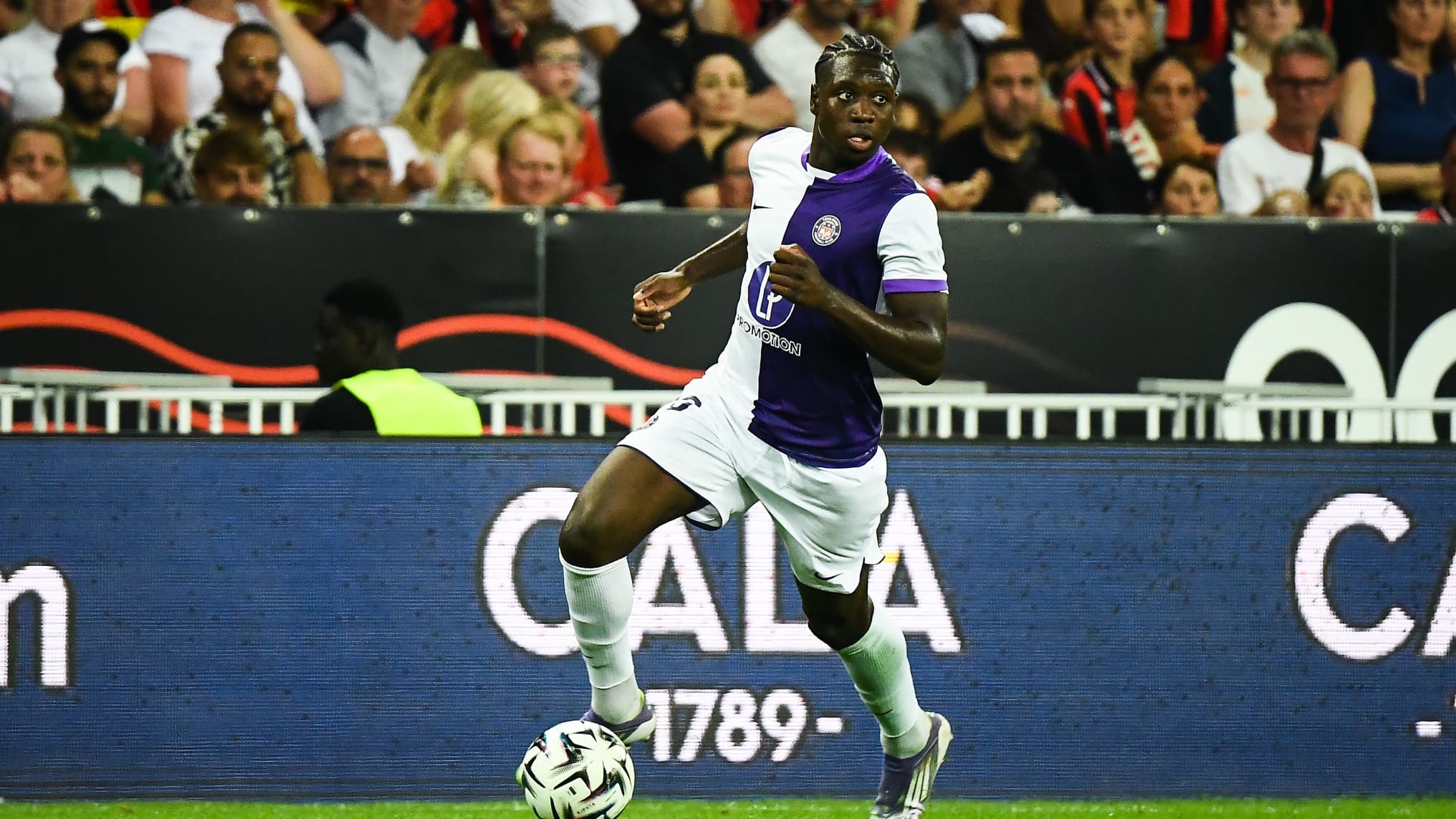 MERCATO: UN CLUB DE PREMIER LEAGUE FAIT LE FORCING POUR LE JEUNE JAYDEE CANVOT, TOULOUSE A FIXÉ SON PRIX