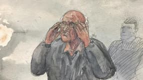 Croquis d'audince du 22 mai 2025 montrant l'ex-chirurgien pédocriminel Joël Le Scouarnec lors de son procès pour viols et agressions sexuelles au palais de justice de Vannes, le 22 mai 2025 dans le Morbihan. 