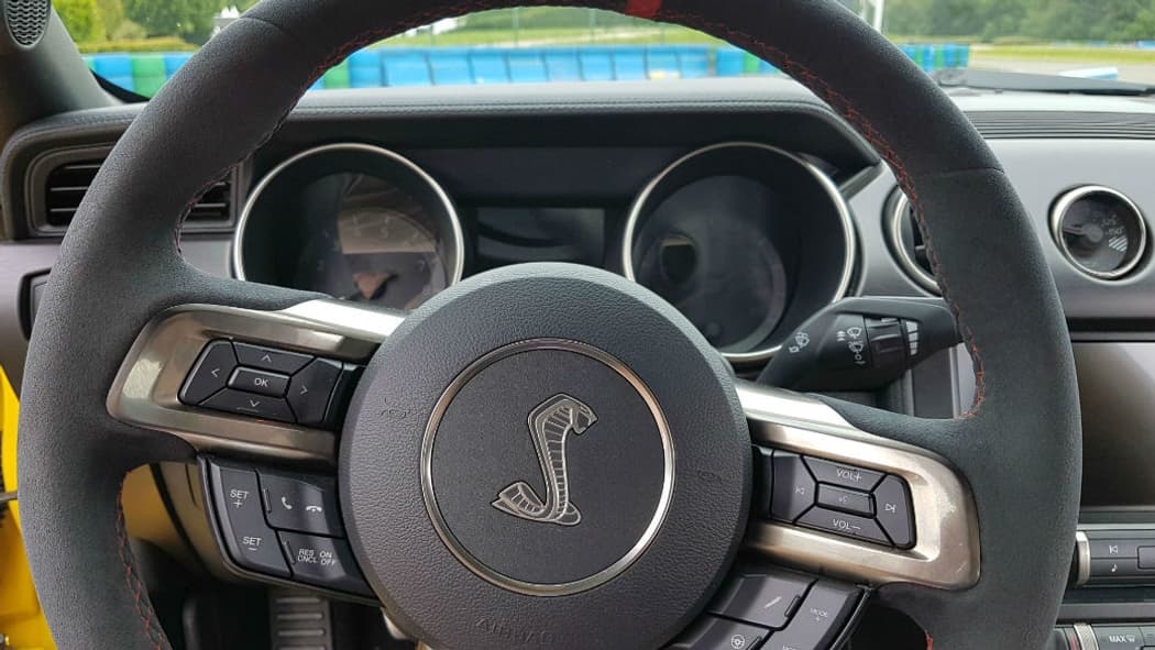 Le magnifique volant de la Shelby prêt à l'essai sur circuit