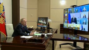 Vladimir Poutine en visioconférence avec ses ministres ce 11 janvier 2023. 