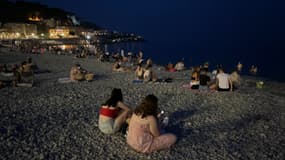 La plage de Nice prise d'assaut la nuit du mercredi 23 août 2023 en raison de la canicule.