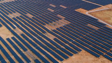 AGEL, lancée en 2015 avec le plus grand projet de site solaire au monde situé à Kamuthi, Tamil Nadu (648 MW) "est devenu le premier développeur solaire au monde", souligne Total.