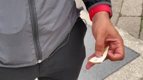 À Nice, SNK s'amuse à cacher des billets dans les rues et montrer leur emplacement sur son compte Instagram. 