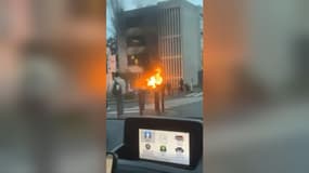 L'entrée du lycée polyvalent de Cachan a été bloquée ce mardi matin.