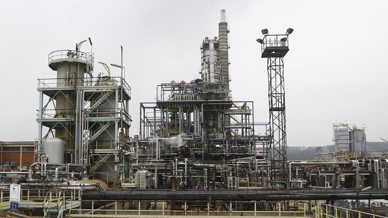 Les syndicats de la raffinerie Petroplus de Petit-Couronne (Seine-Maritime) espèrent toujours une reprise du site après les déclarations du groupe libyen Murzuq Oil, qui a réaffirmé son intérêt malgré la cessation définitive de l'activité. /Photo d'archiv