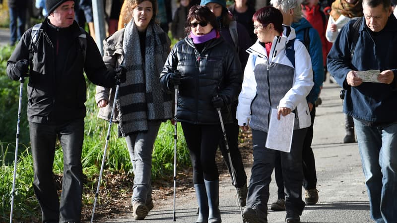 Des manifestants opposés à l'aéroport.