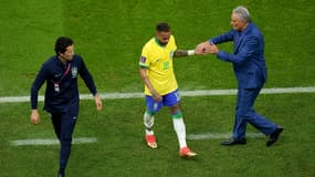 Neymar sort blessé face à la Serbie