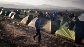 Bloqués à la frontière avec la Macédoine, des milliers de réfugiés s’entassent dans des tentes sur le camp grec d’Idomeni.