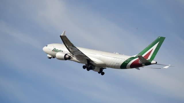 Trois offres ont été déposées pour reprendre la compagnie aérienne Alitalia, en grande difficulté. (image d'illustration)