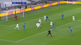 La frappe de Camara lors d'OM-Olympiacos