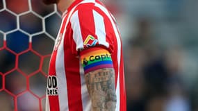 Un brassard arc-en-ciel porté le week-end dernier en Premier League