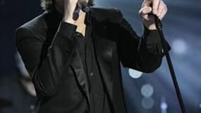 La justice française a condamné France 24 à verser 3.000 euros de dommages et intérêts à Benjamin Biolay, pour avoir rapporté les rumeurs de liaison entre le chanteur et Carla Bruni-Sarkozy. /Photo prise le 6 mars 2010/REUTERS/Victor Tonelli