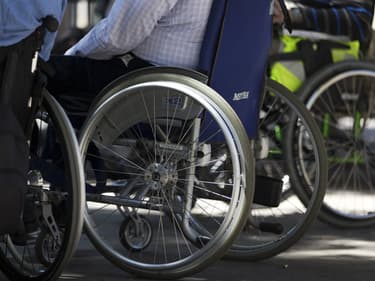 Des personnes en fauteuil roulant le 6 juillet 2015 (illustration)