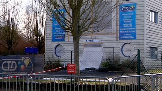 Outre la façade, ici en photo, six machines d'impression ont été endommagés