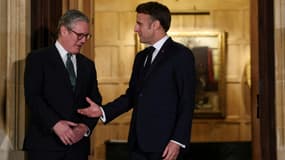Emmanuel Macron accueilli par Keir Starmer à la résidence de Chequers, en Angleterre, le 9 janvier 2025