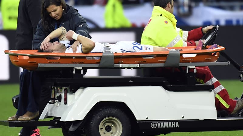 Blessé à l'épaule, Mathieu Valbuena a dû sortir sept minutes après son entrée en jeu face à Guingamp