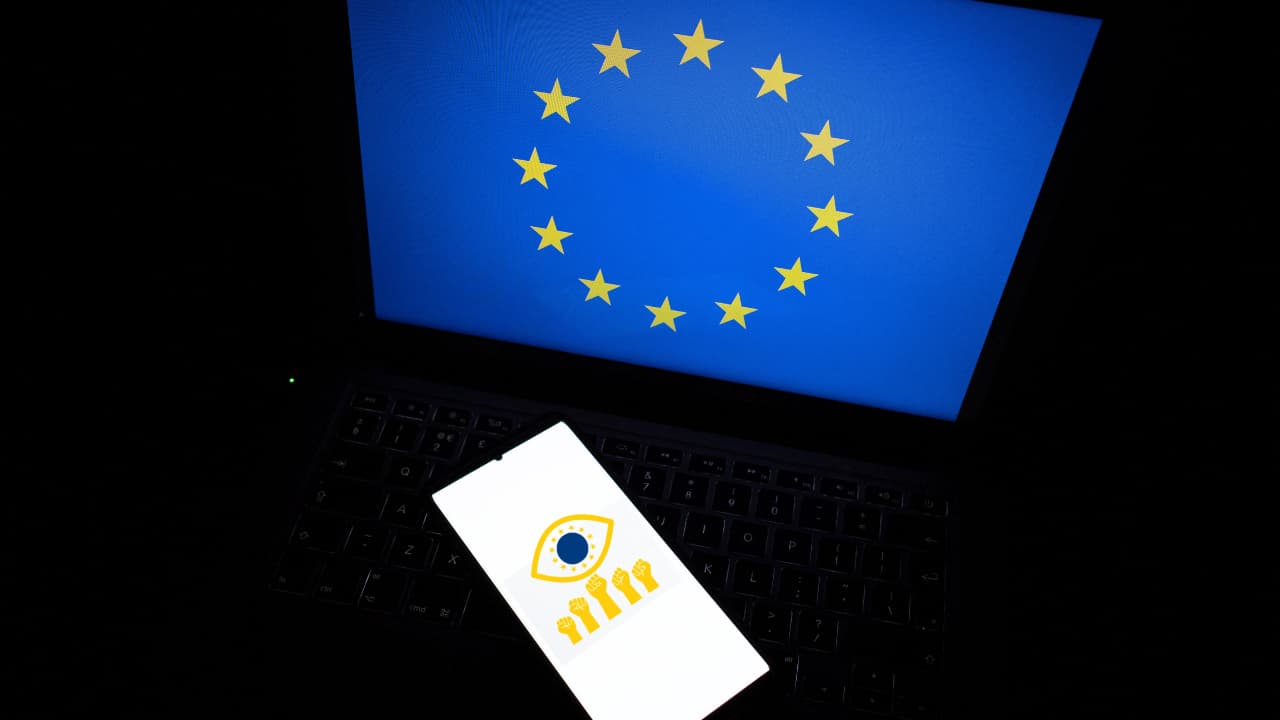 CHAT CONTROL: CONTESTÉ MAIS À NOS PORTES, POURQUOI CE PROJET DE LOI NUMÉRIQUE DIVISE PROFONDÉMENT L’EUROPE