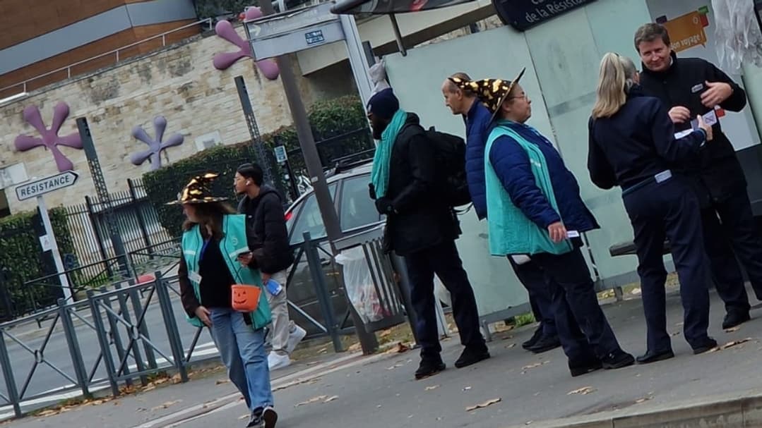 Les agents de la RATP ont eu pour mission de réserver des surprises aux usagers des transports en commun franciliens ce jeudi 31 octobre 2024. Les agents de la RATP ont eu pour mission de réserver des surprises aux usagers des transports en commun franciliens ce jeudi 31 octobre 2024.