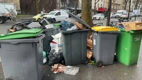 Des poubelles qui s'amoncellent à Paris.