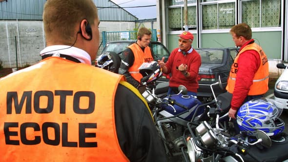 Depuis janvier 2024, les permis moto sont éligibles au Compte personnel de formation.