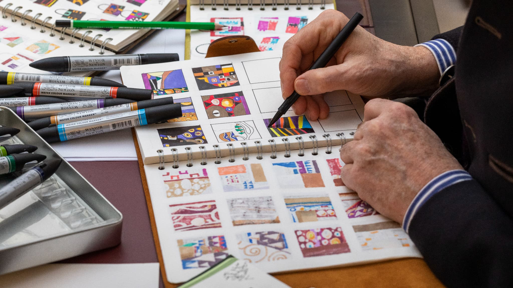 François-Joseph Graf, en pleine réalisation de croquis.