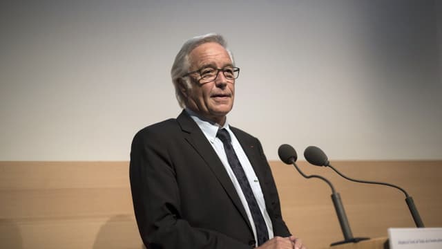Le ministre du Travail François Rebsamen veut poursuivre la politique de lutte contre le chômage, notamment via la création d'emplois aidés.
