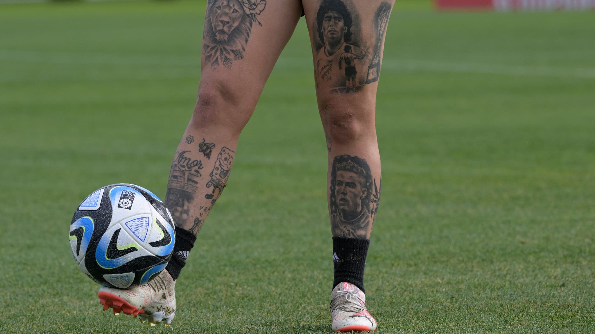 Jugador argentino en la mira por el tatuaje de Cristiano Ronaldo
