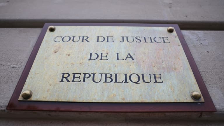 Photo de la plaque d'entrée de la Cour de justice de la République à Paris, le 3 octobre 2022